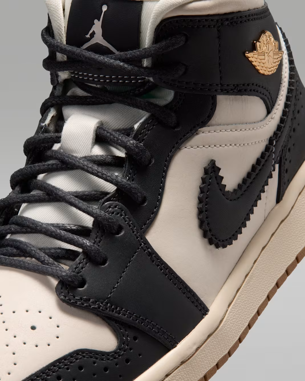 IO0760-001 Nike Air Jordan 1 Mid SE Off Noir Chalk (Women's)