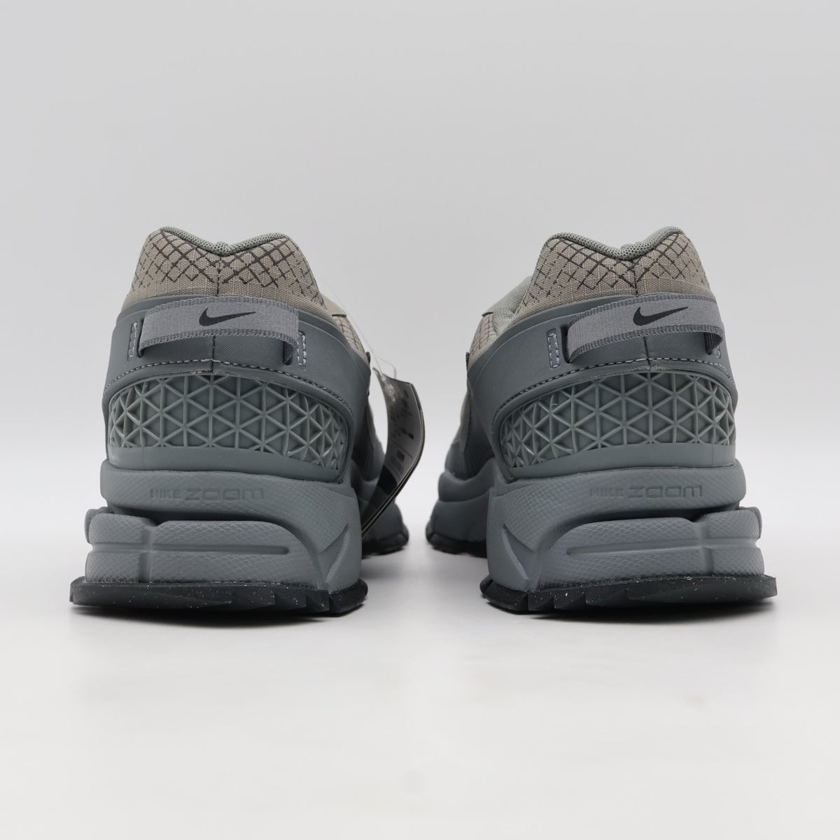 HV6901-001 Nike Zoom Vomero Roam Metallic Pewter Cool Grey Anthracite (Men's)