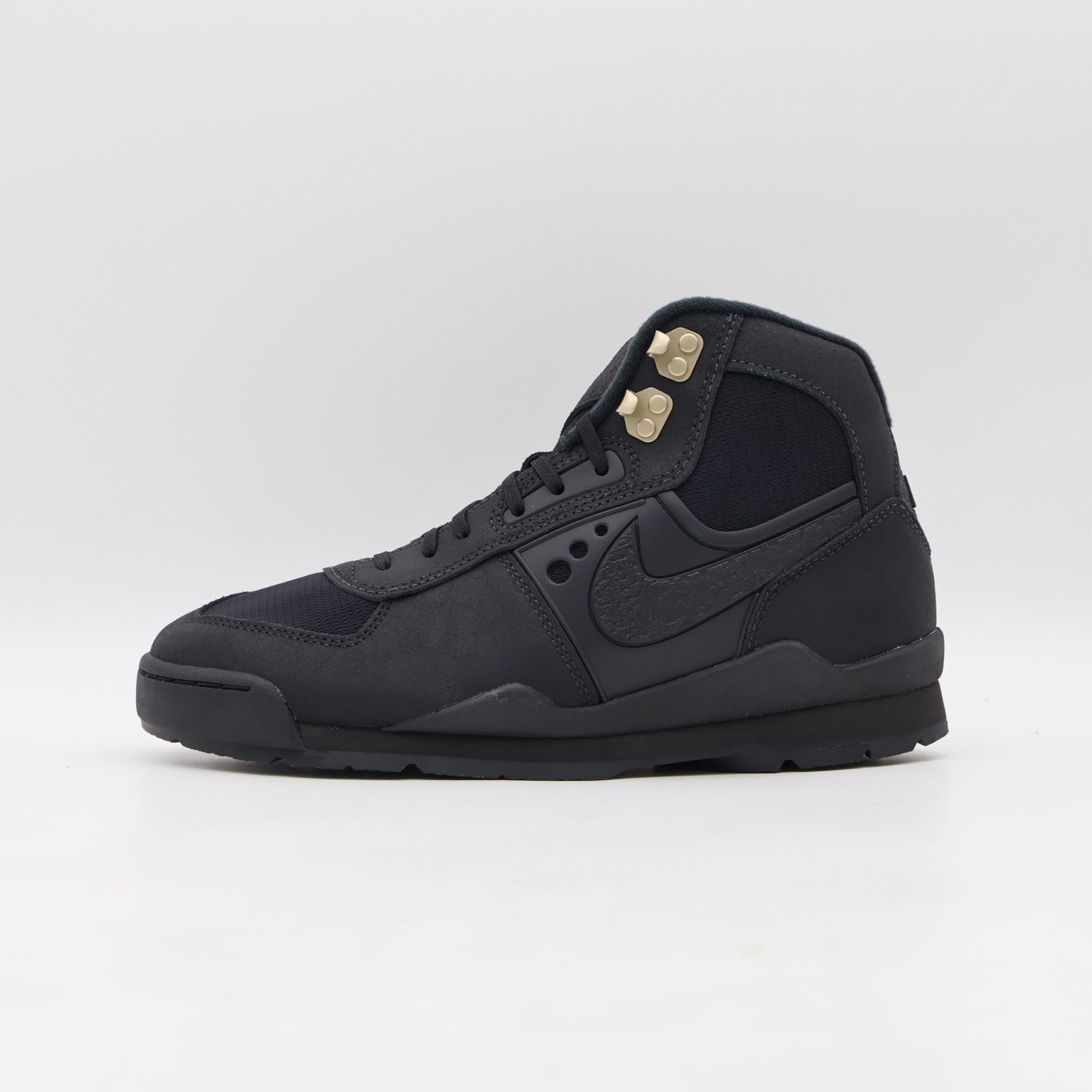 IH4450-001 Nike Baltoro High Black Metallic Gold (Men's)