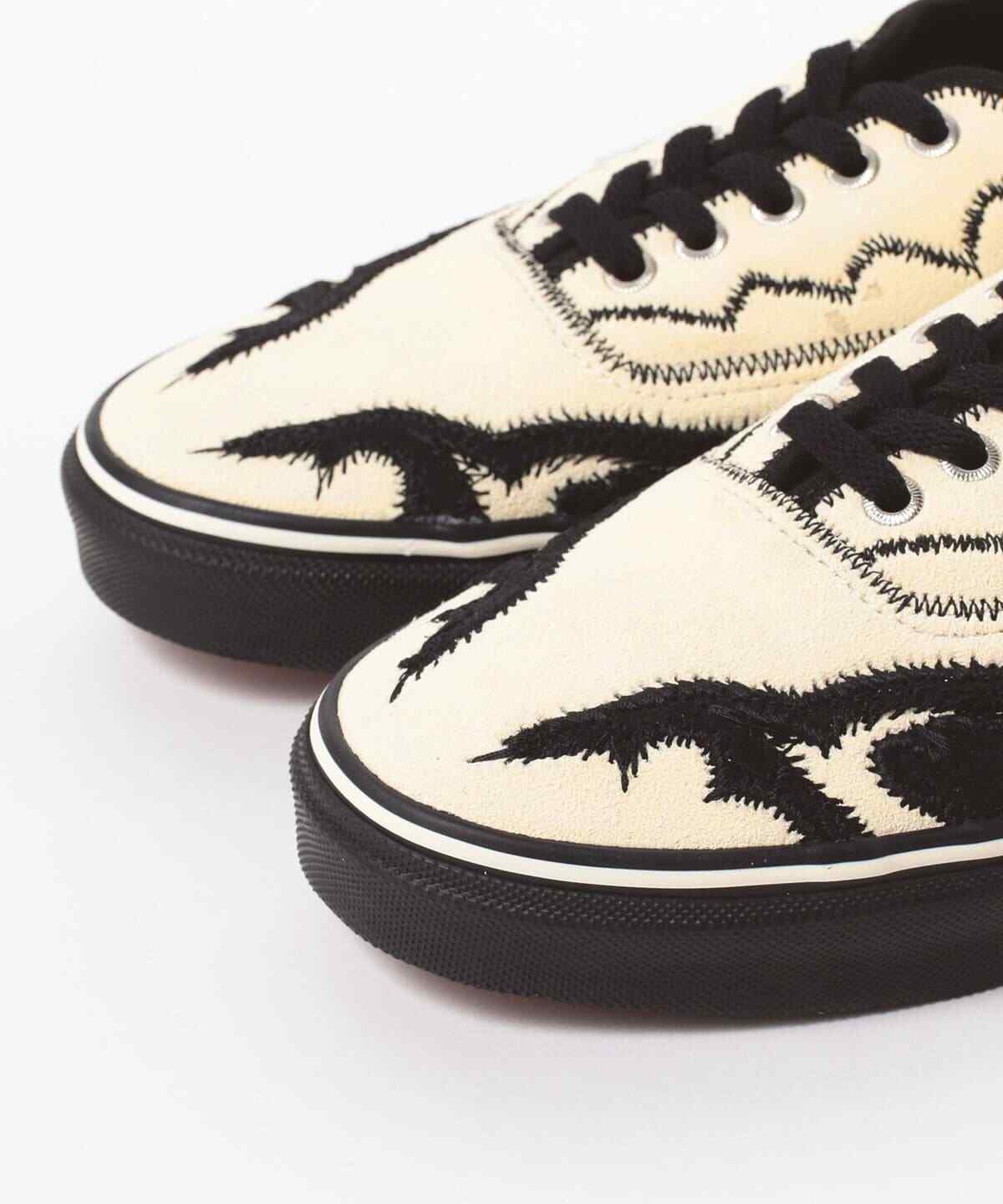 TC32-AJ520 TOGA Ã Vans Authentic White Black (with Socks Pair Set)