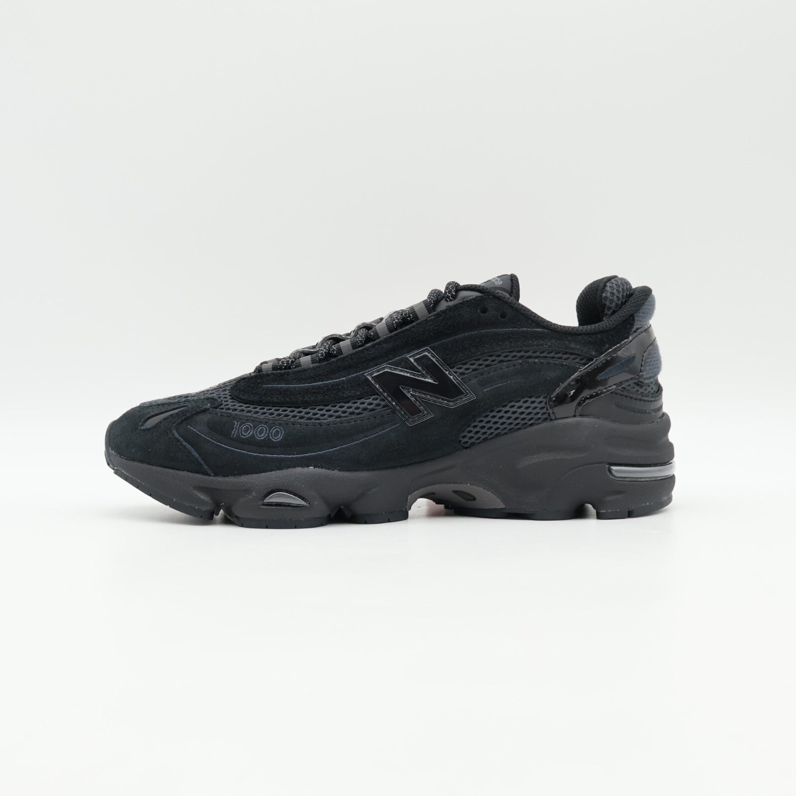 M1000BBE BEAMS Exclusive New Balance 1000 Black (Men's)