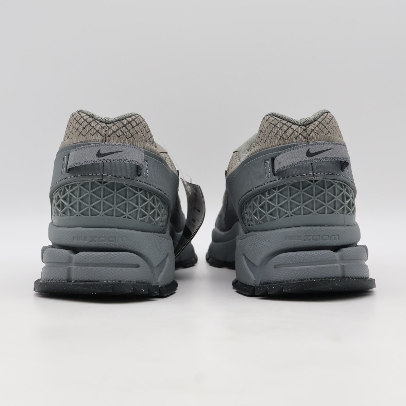 HV6901-001 Nike Zoom Vomero Roam Metallic Pewter Cool Grey Anthracite (Men's)