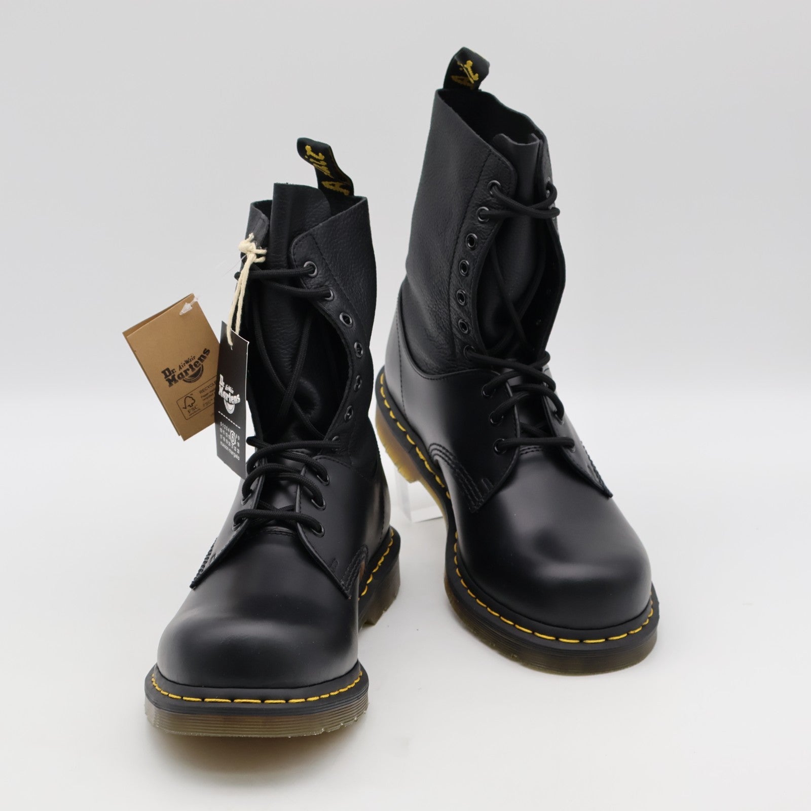S66WU0126P8030 MM6 Maison Margiela Ã Dr.Martens Ankle Boot Black Black (Men's)
