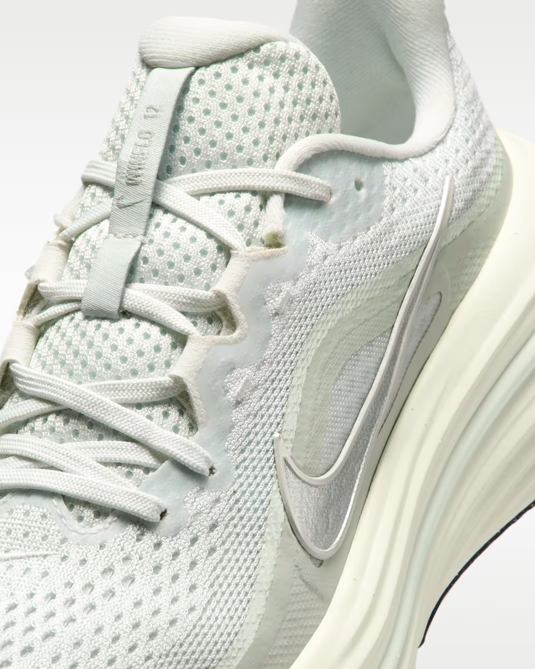 HV9273-104 Nike Winflo 12 Off White Barely Green (Women's)