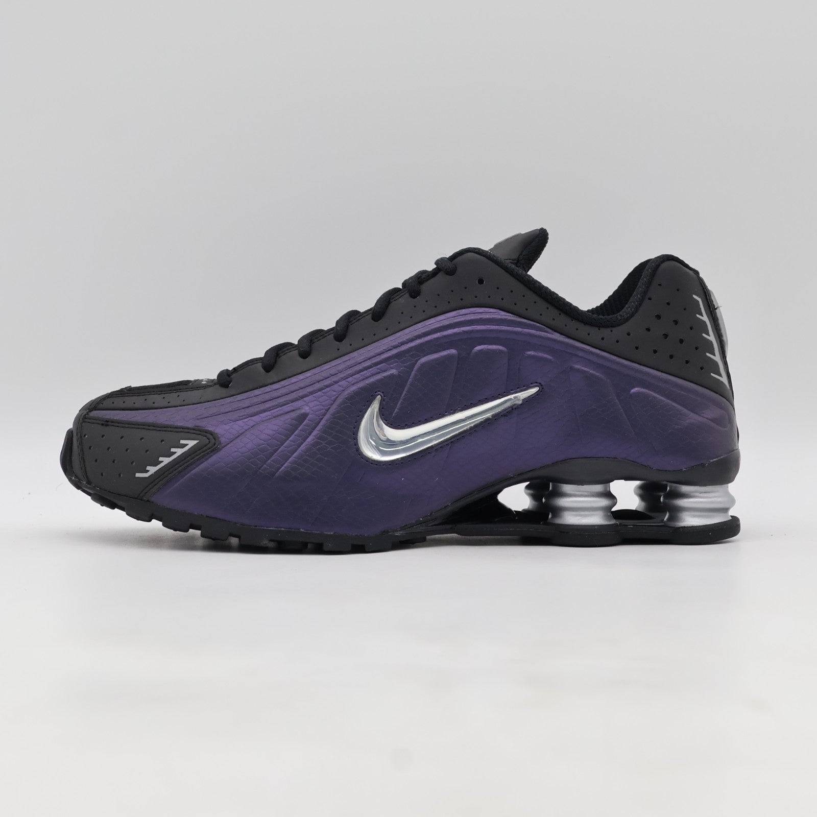 IO4546-002 Nike Shox R4 Black Metallic Silver (Men's)