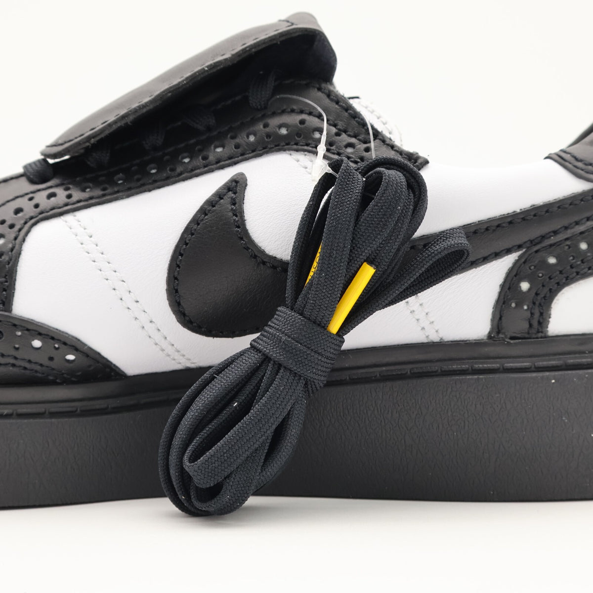 DH2482-101 PEACEMINUSONE Ã Nike Kwondo 1 G-Dragon Panda Wingtip Leather Dress