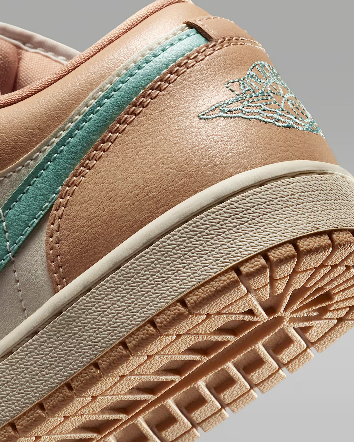 DC0774-130 Nike  Air Jordan 1 Low Hemp (Women's)