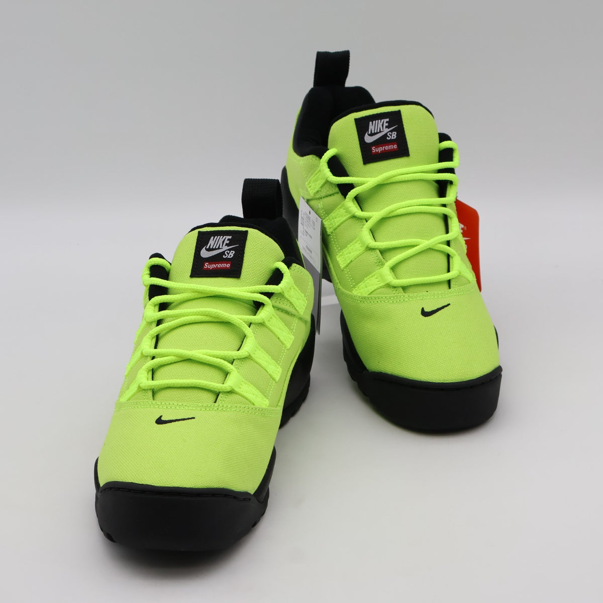 FQ3000-700 Supreme Nike SB Darwin Low Green Volt Black White Fluorescent (Men's)