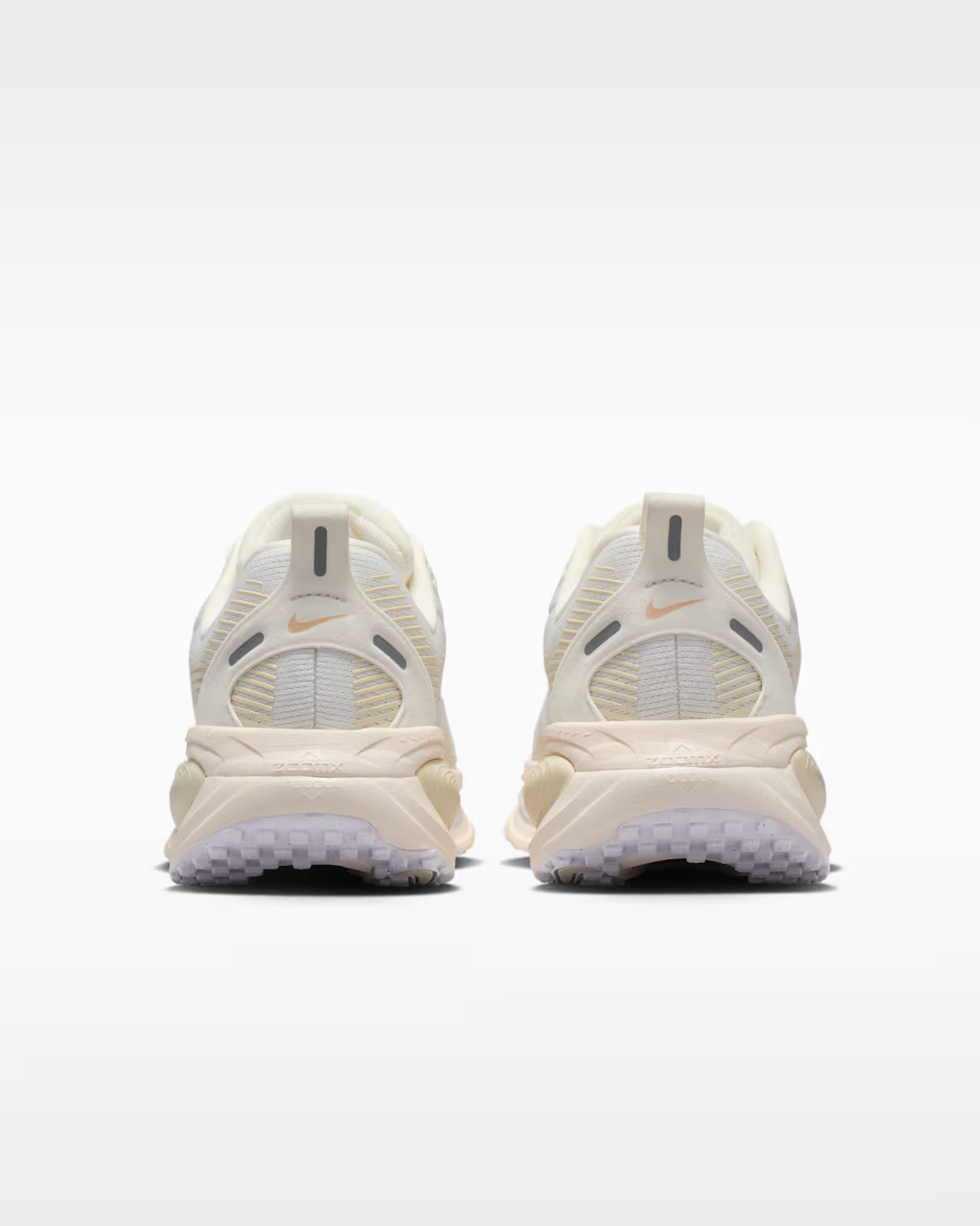 IO9915-100 Nike Vomero 18 Summit White Chalk Sea Glass (Women's)