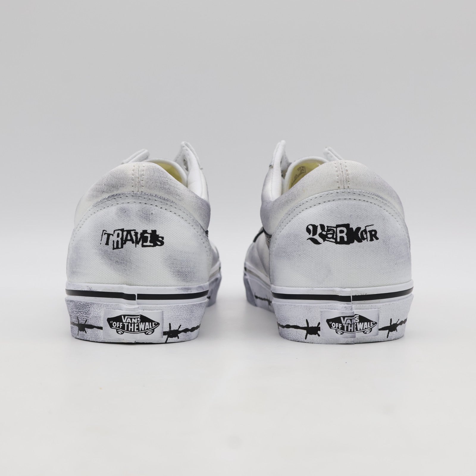 VN000E9TCJ7 Travis Barker Ã Vans Old Skool "Dues Paid/White" (Men's)