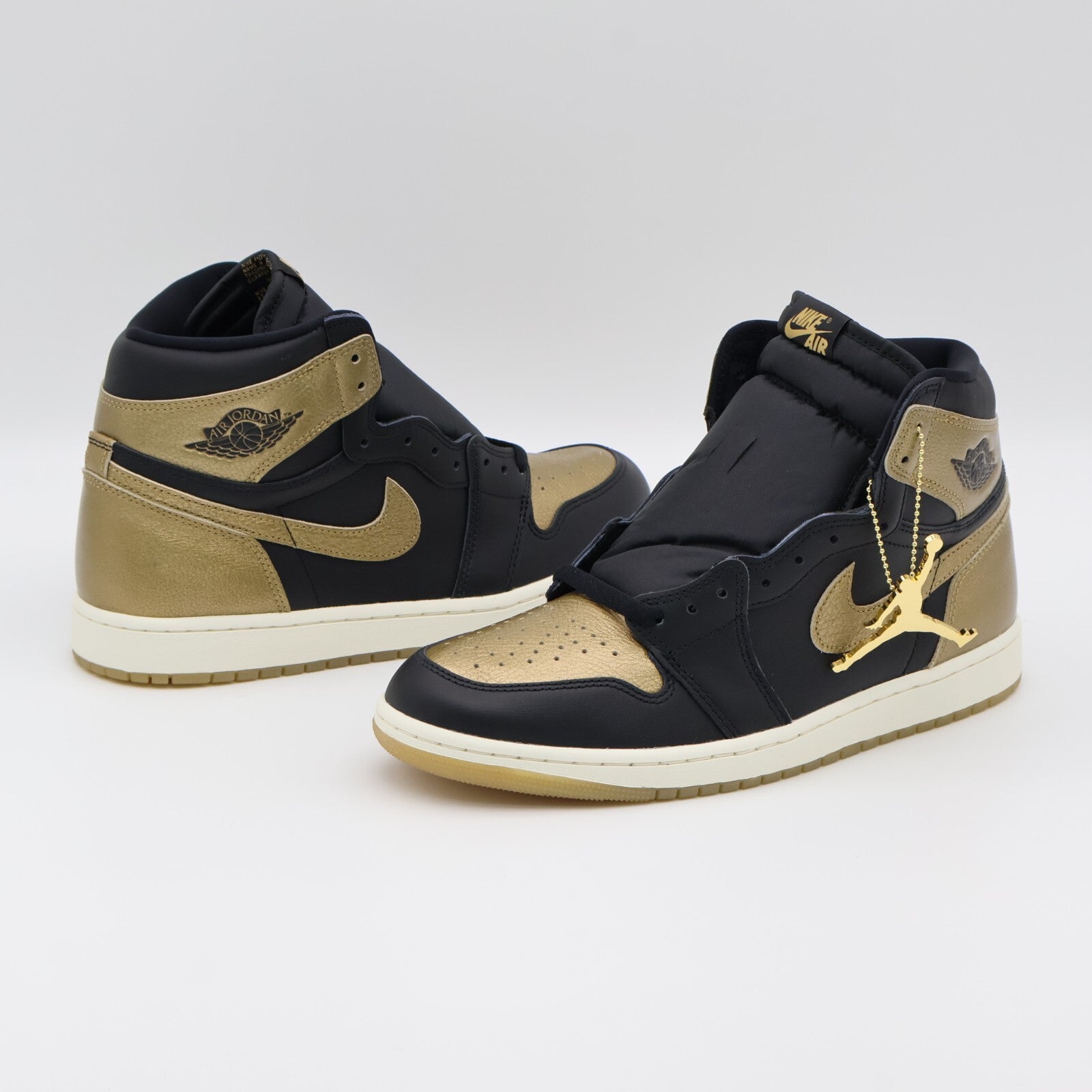 DZ5485-071 Nike Air Jordan 1 Retro High OG Black and Gold (Men's)