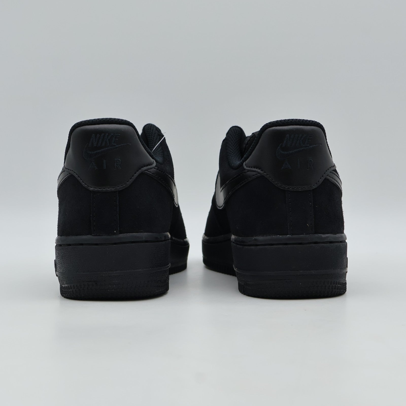 IO4833-004 Nike Air Force 1 '07 Black (Women's)
