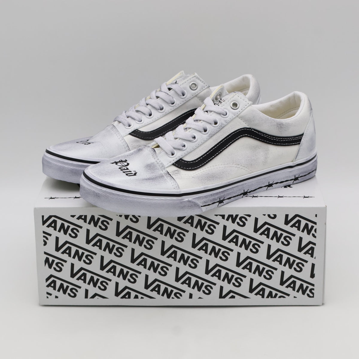 VN000E9TCJ7 Travis Barker Ã Vans Old Skool "Dues Paid/White" (Men's)