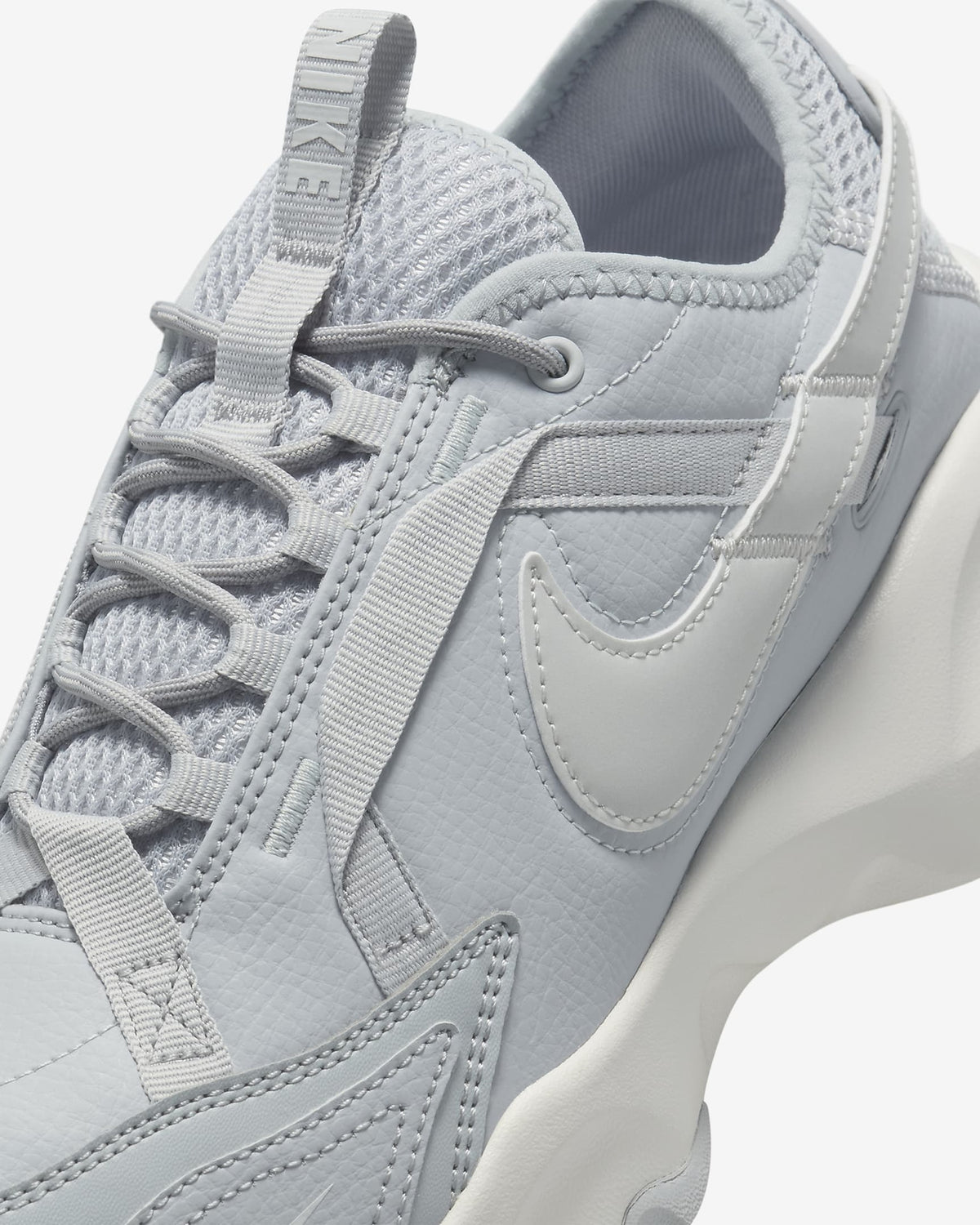 DD9682-005 Nike Women's TC 7900 Wolf Grey Photon Dust Metallic Platinum (Women's