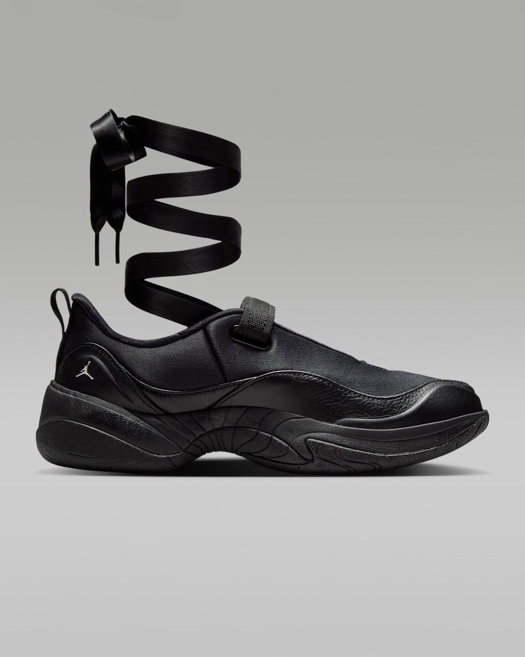 IB8597-004 Nike Jordan Pointe BlackSummit White (Women's)