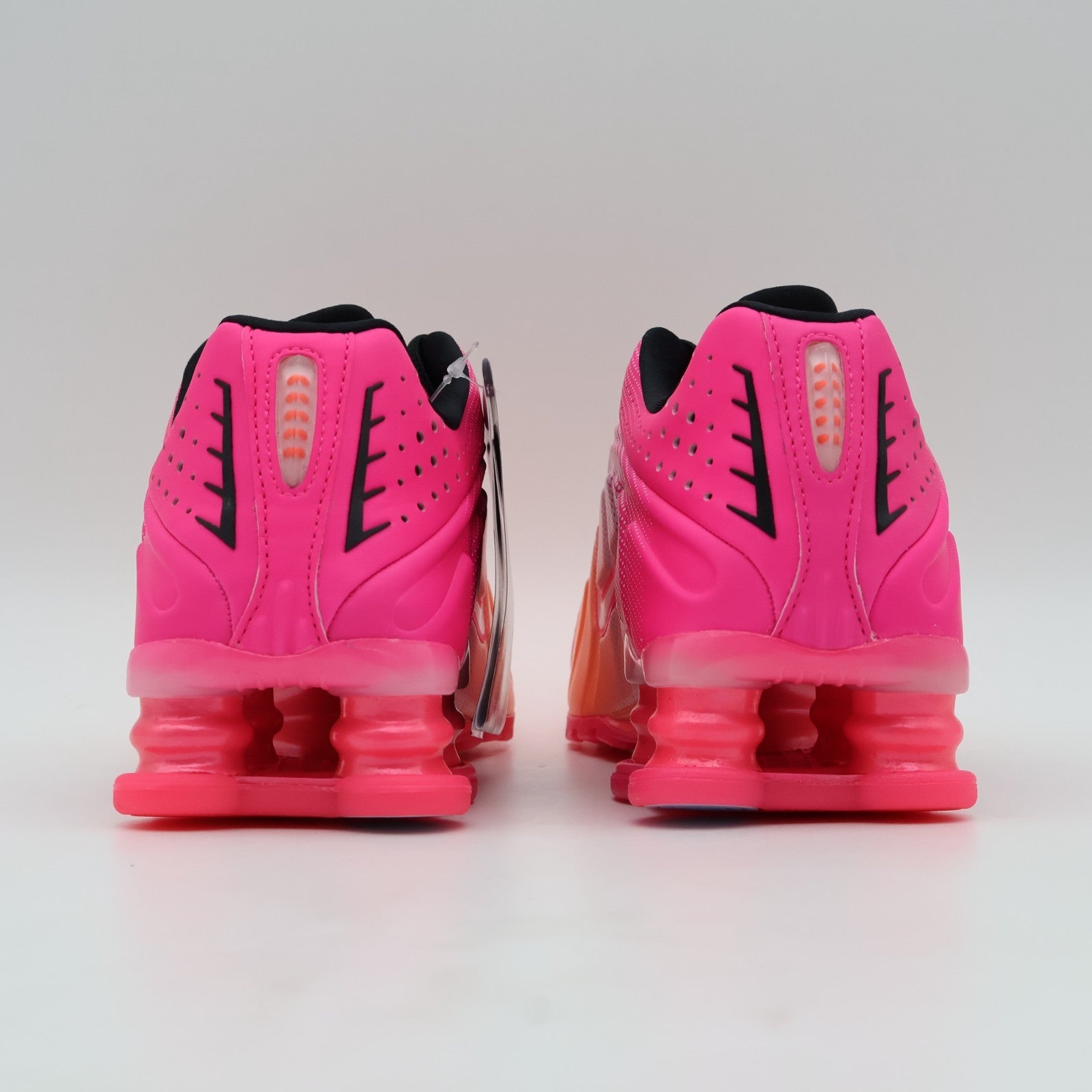 IH2343-600 Nike Shox R4 Hyper Pink Atomic Pink (Women's)