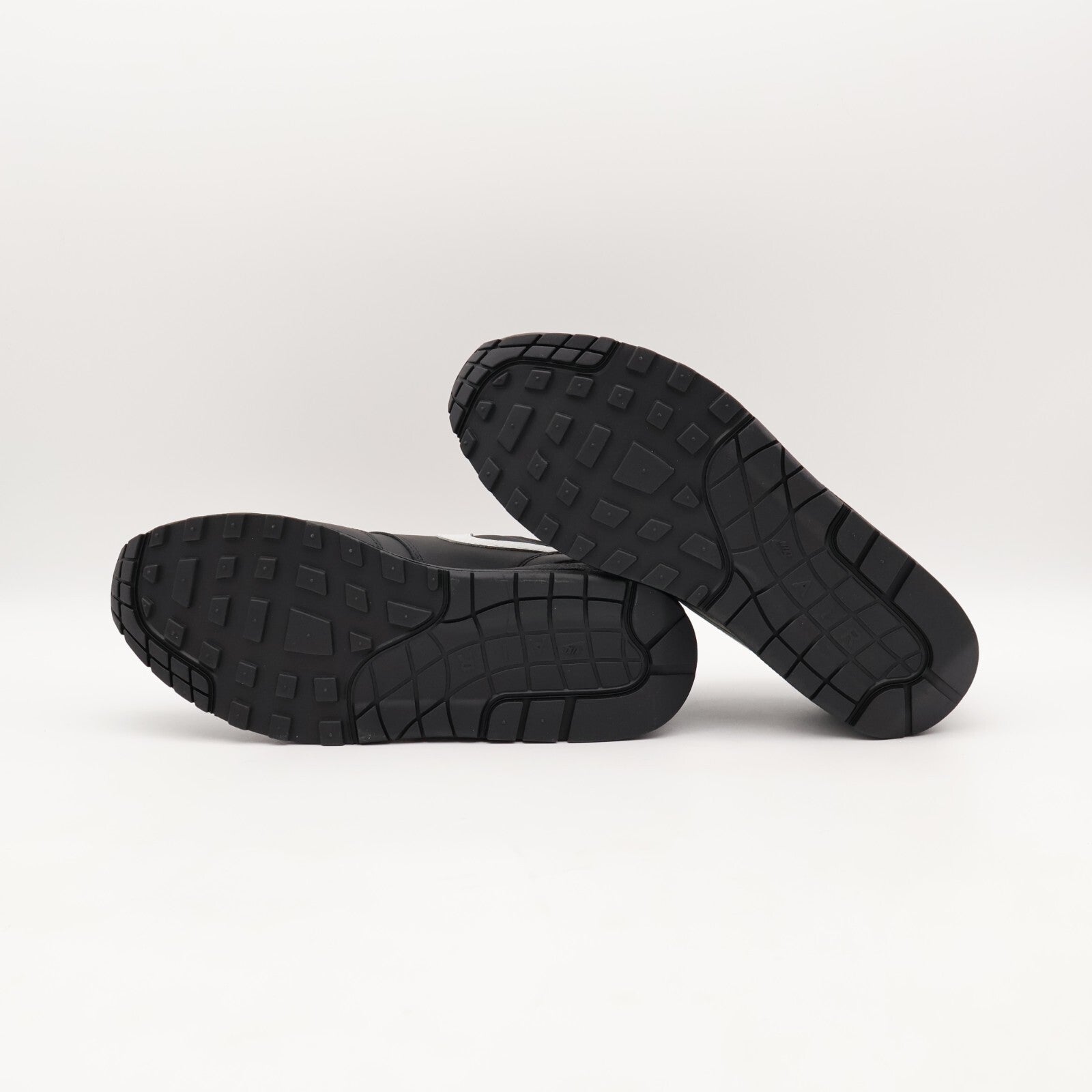 HF8813-001 Supreme Nike Air Max 1 '87 SP Black SS25 Week4 (Men's)