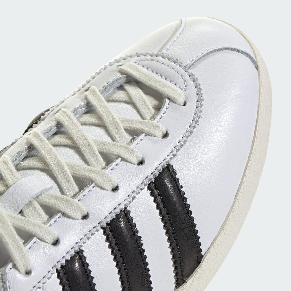 JI2507 adidas Originals Blanc Cloud White Core Black Off White (Women's)