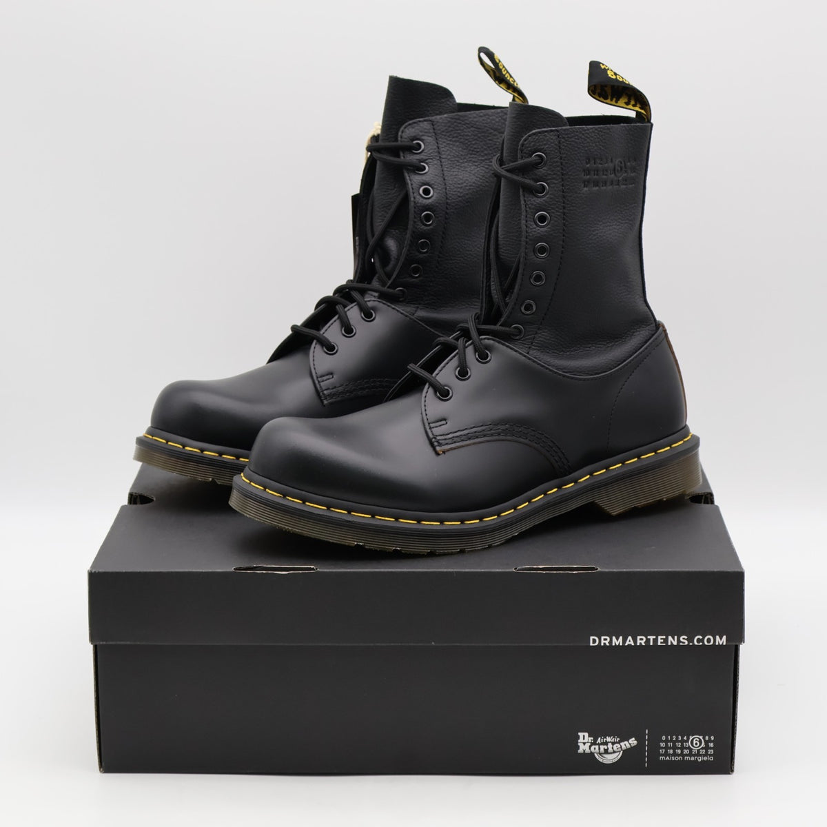 S66WU0126P8030 MM6 Maison Margiela Ã Dr.Martens Ankle Boot Black Black (Men's)