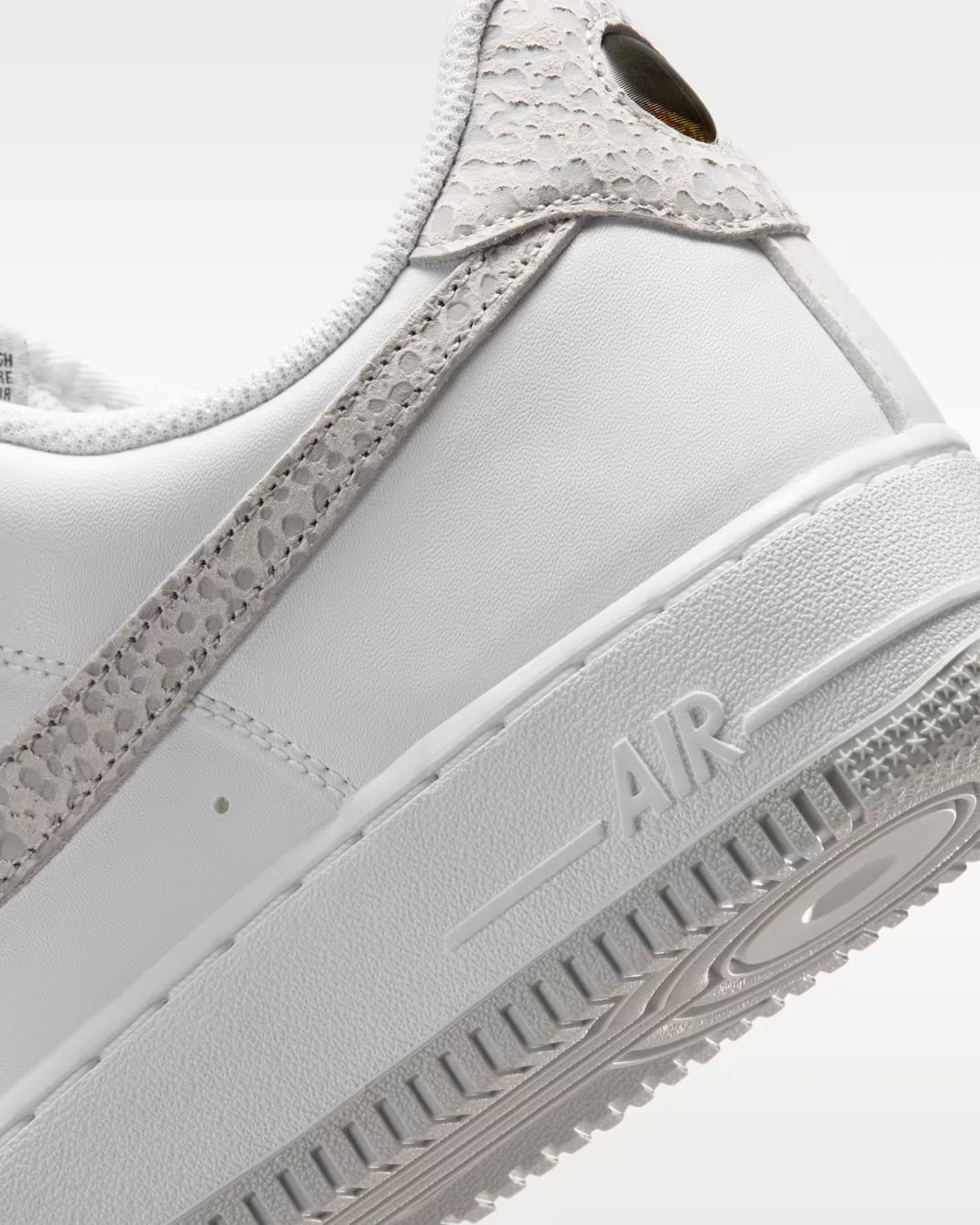 IV5525-100 Nike Air Force 1 07 "White/Kumquat" (Unisex)