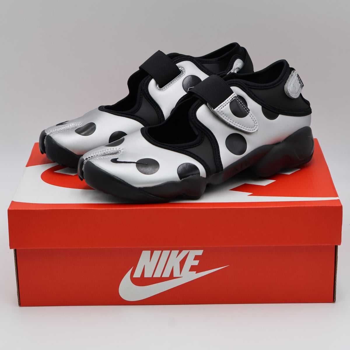IR1226-001 Nike Air Rift "Polka Dot/Black/Metallic Silver" (Women's)
