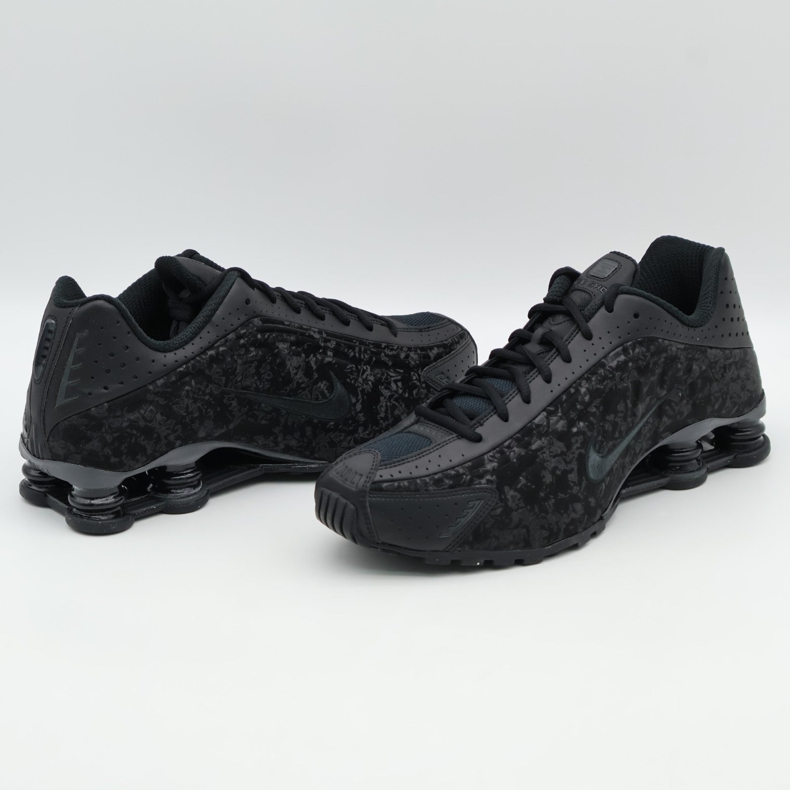 HV0934-002 Nike Women's Shox R4 Black Floral Dark Smoke Grey (Women's)