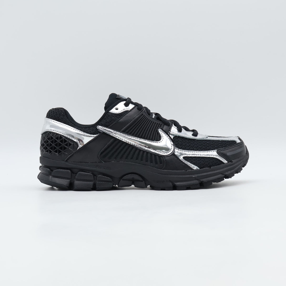 IV4311-002 Nike Women's Zoom Vomero 5 BlackMetallic Silver (Women's)