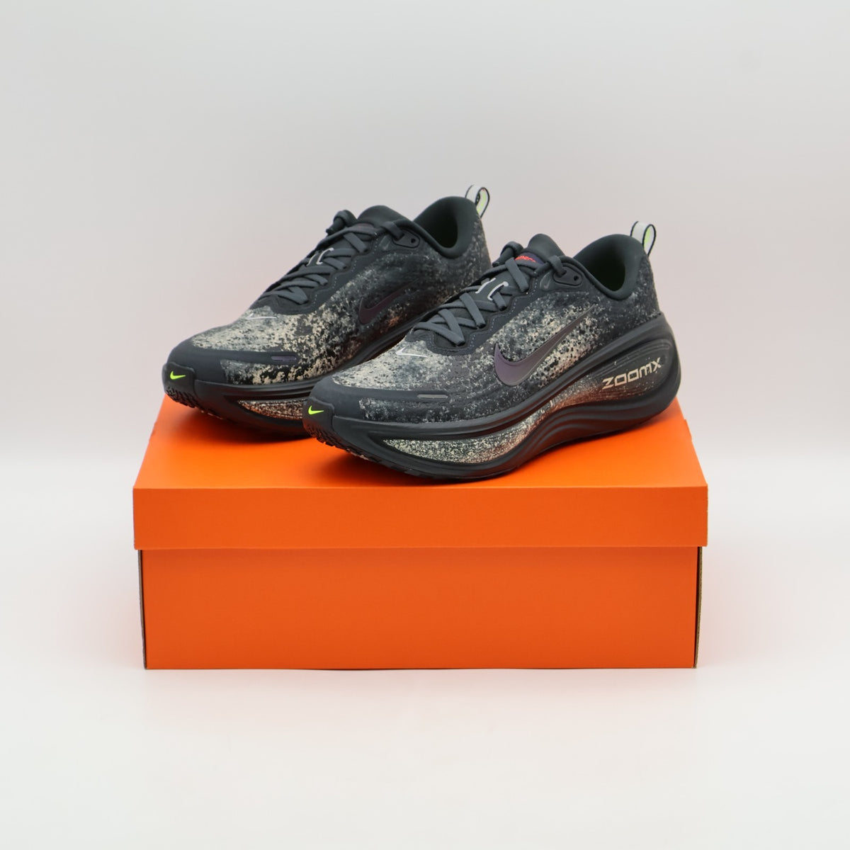 IM6776-060 Nike Vomero Plus Anthracite Oatmeal Volt Black (Men's)