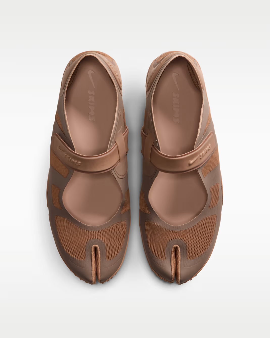 IO7694-201 SKIMS Ã Nike Rift Mesh "Archaeo Brown" (Women's)
