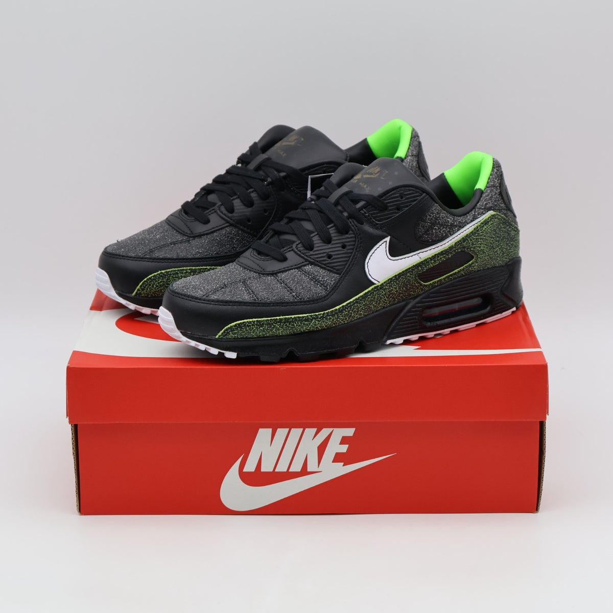 IU0523-010 Nike Air Max 90 Tiempo (Men's)
