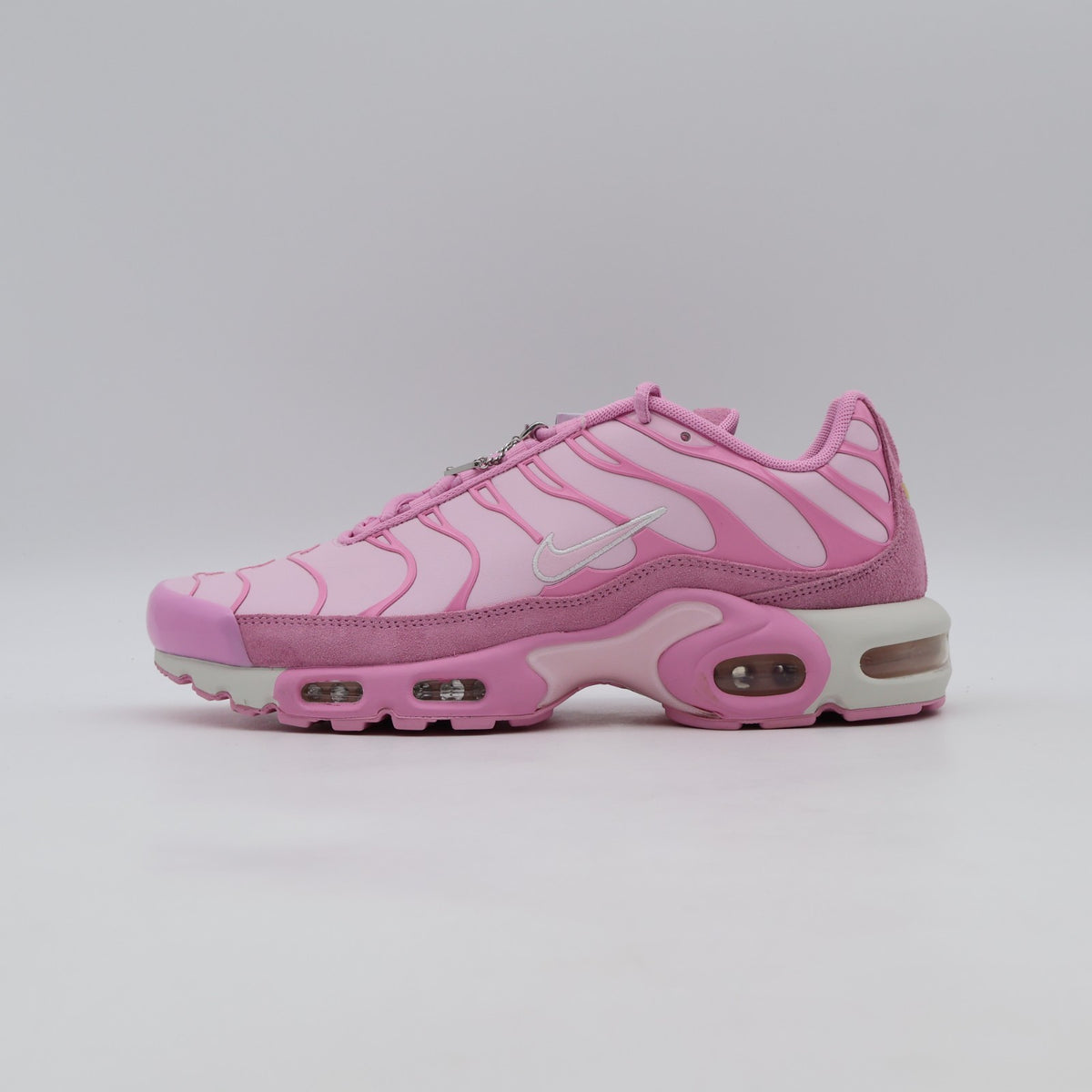 IV5286-600 Nike Air Max Plus "Pink Rise/Summit White" (Women's)