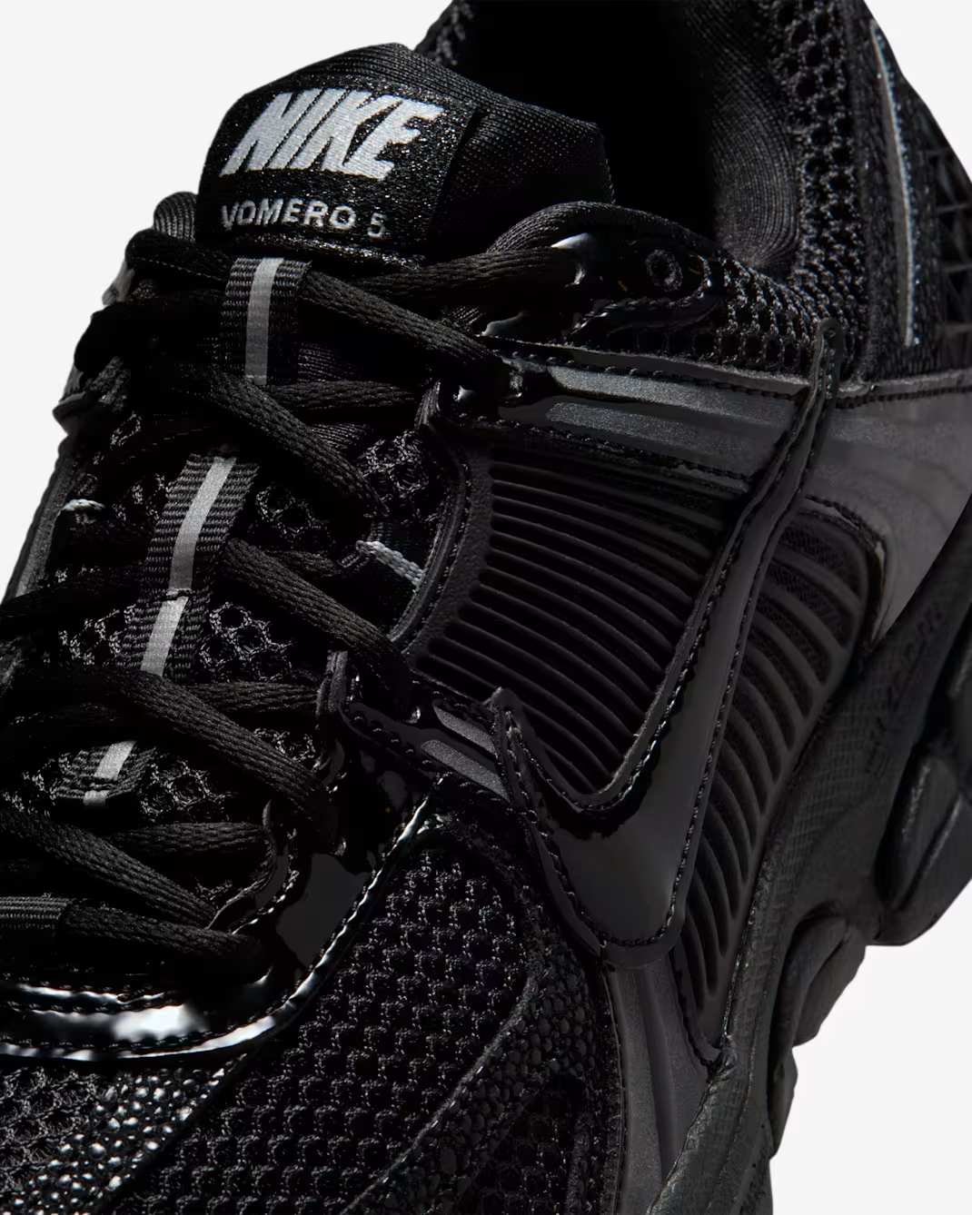 II6236-001 Nike Zoom Vomero 5 Black (Women's)