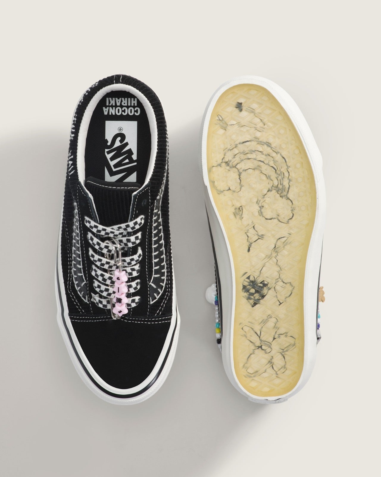 VN000EGYBPR Vans Premium Old Skool Charms "Black/Marshmallow" (Unisex)