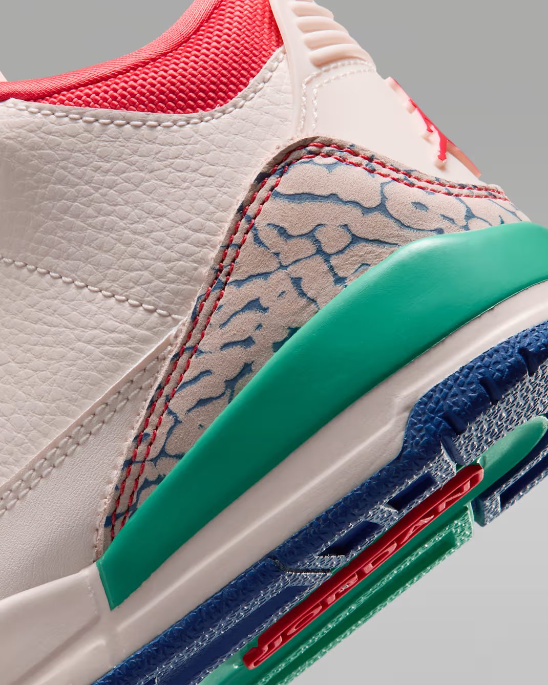 IO2074-100 Nike Jordan 3 Retro "Chalk/Track Red" (PS)