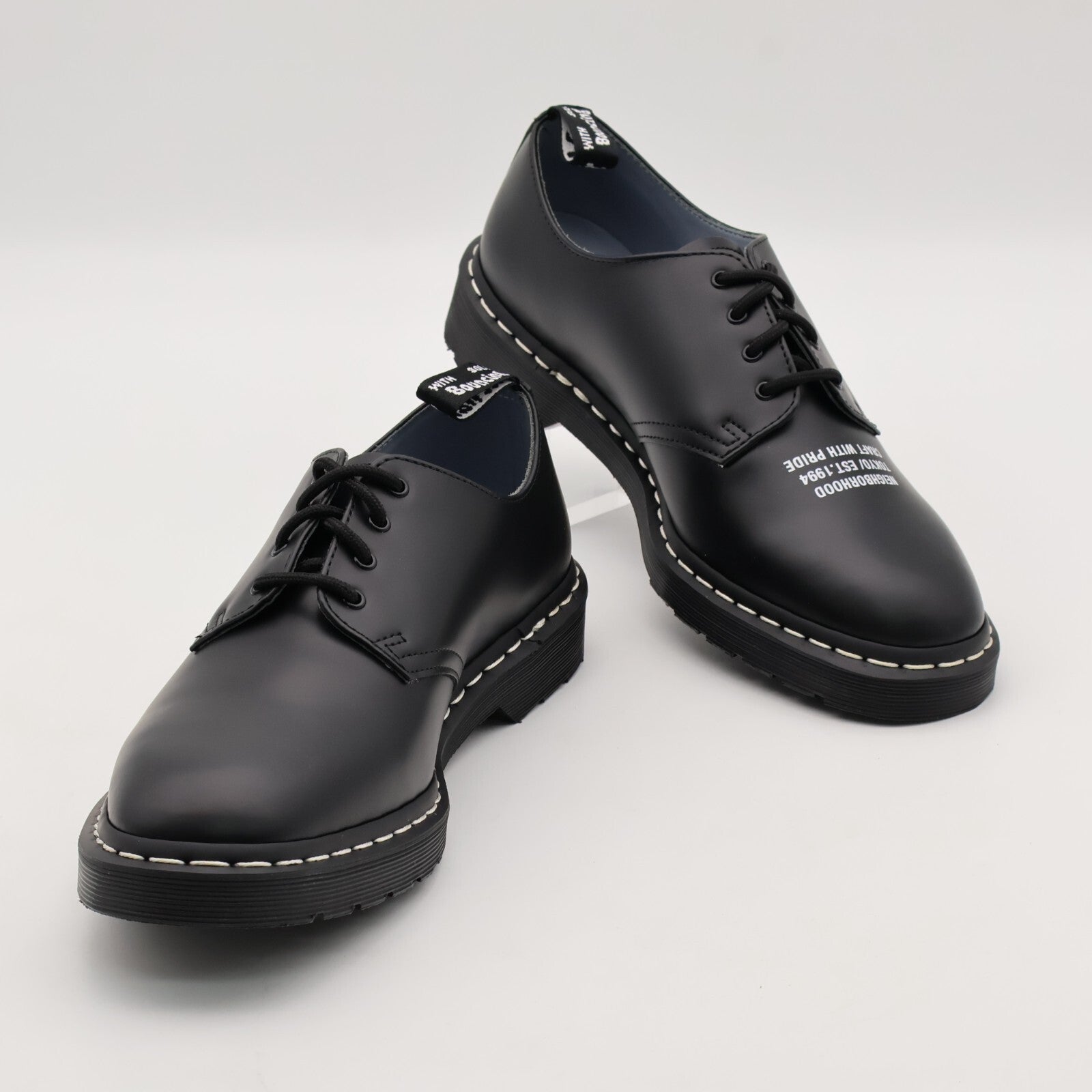 32235001 NEIGHBORHOOD Dr.Martens Smith 4 Hole Black (Men's)
