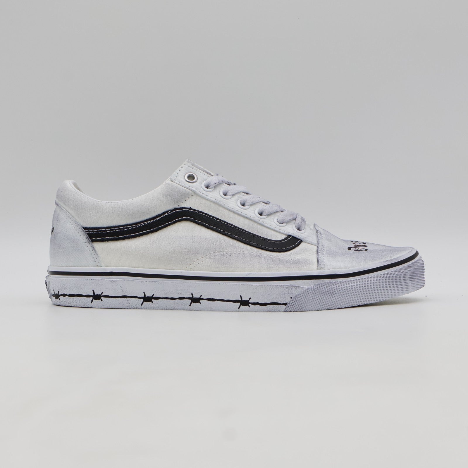 VN000E9TCJ7 Travis Barker Ã Vans Old Skool "Dues Paid/White" (Men's)