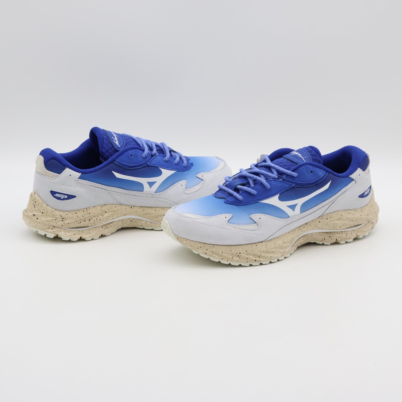 D1GA241001 Hiroshi Nagai Mizuno Wave Rider Î² Blue White Sand Beige (Men's)