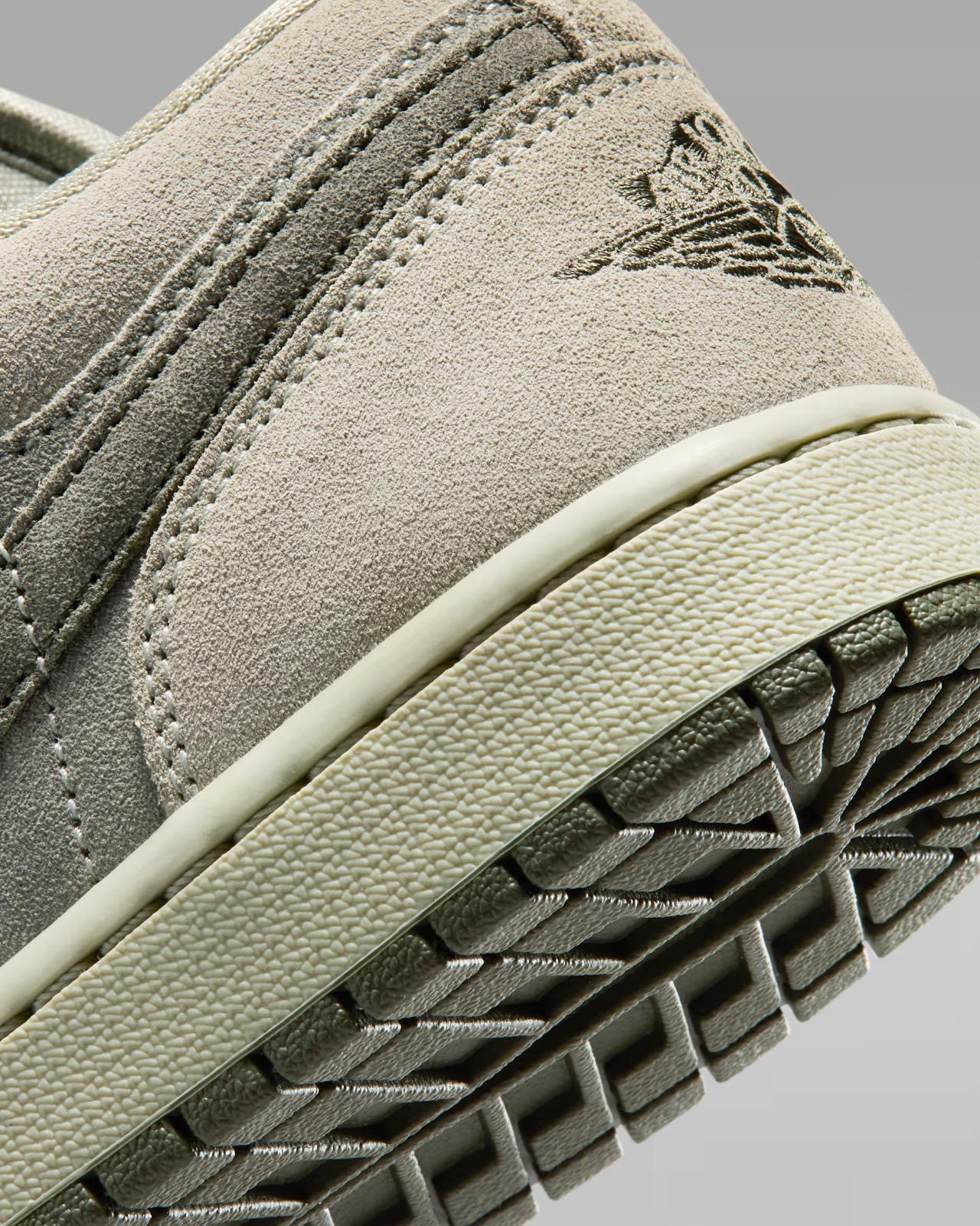 IR7327-304 Nike Air Jordan 1 Low SE "Spruce Fog/Jade Stone (Women's)