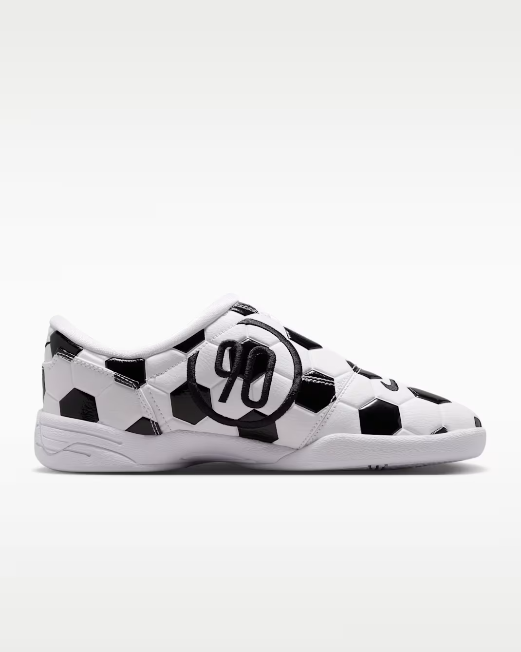IO2388-100  Nike Total 90 Soccer Ballm White Black (Women's)