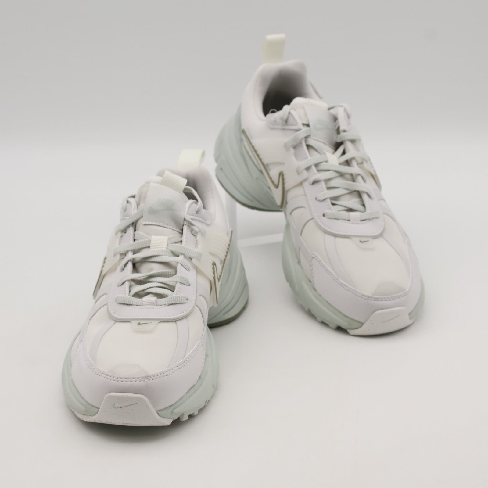 FZ2622-004 Nike V2K Run GORE-TEX Platinum Tint Summit White (Women's)