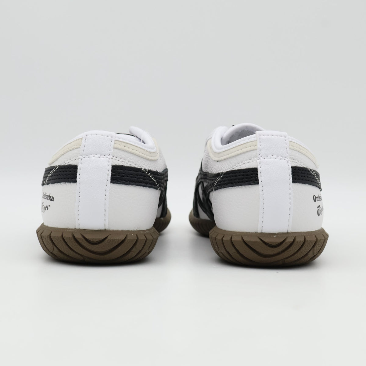 1183C529-101 Onitsuka Tiger Tsunahiki Slip On White Black (Men's)