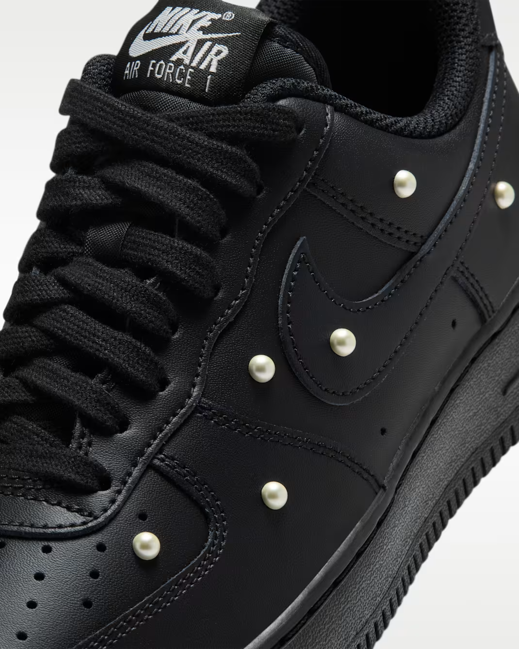 IQ0133-001 Nike AIR FORCE 1 '07 SE (Women's)