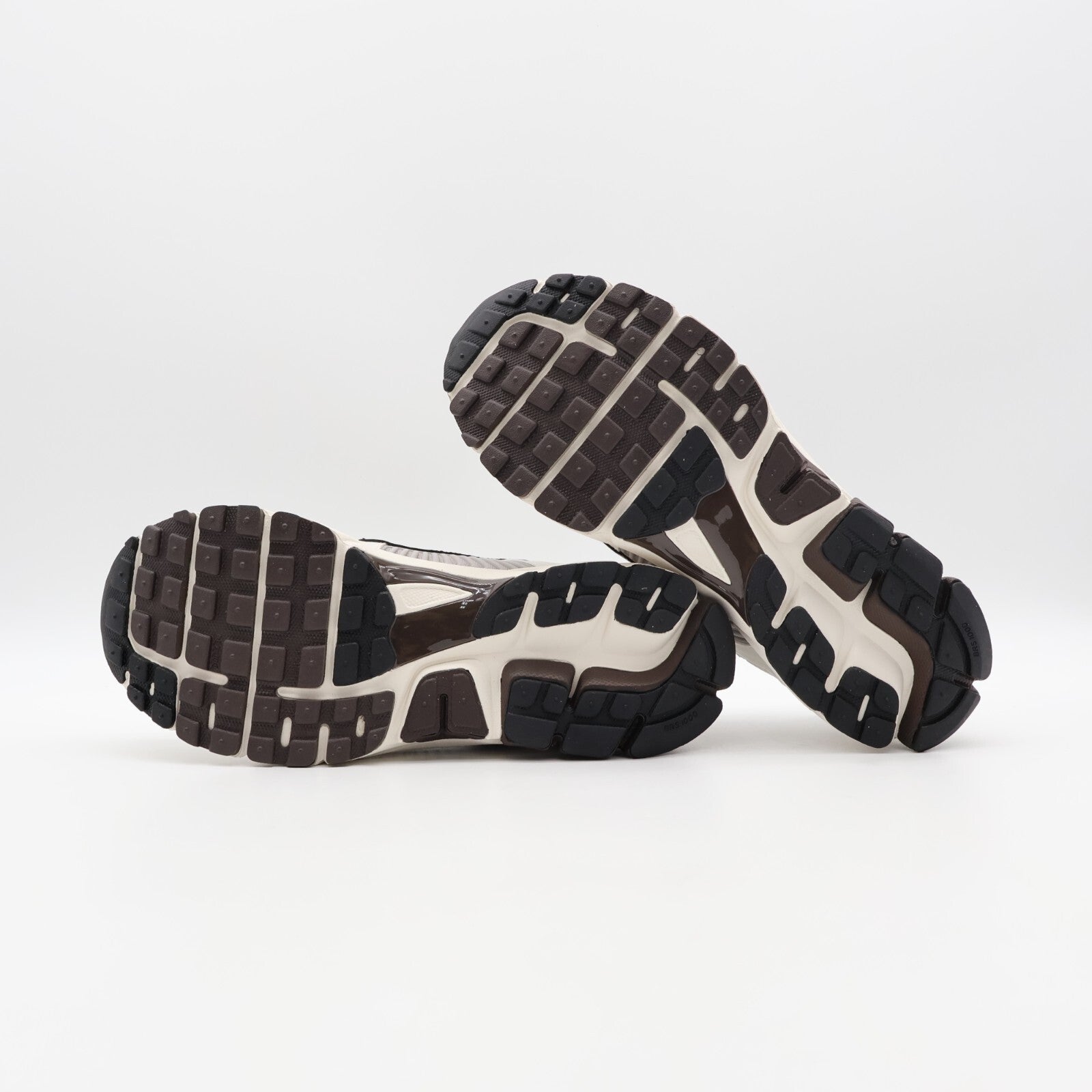 FJ2028-001 Nike Zoom Vomero 5 Phantom (Women's)