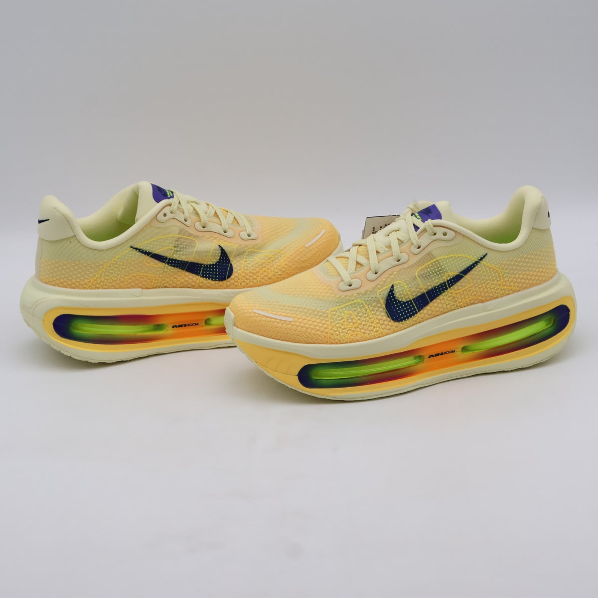 HQ2050-701 Nike Vomero Premium Alabaster (Men's)