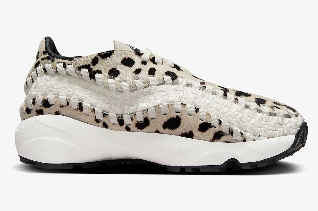FB1959-102 Nike Air Footscape Woven Sail and Black (Women's)