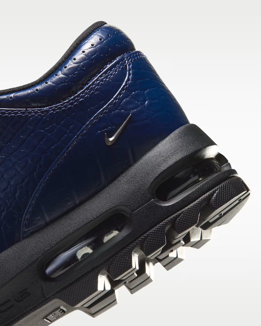 IV4517-400 Nike Air Max Goadome Low "Midnight Navy/Croc" (Men's)