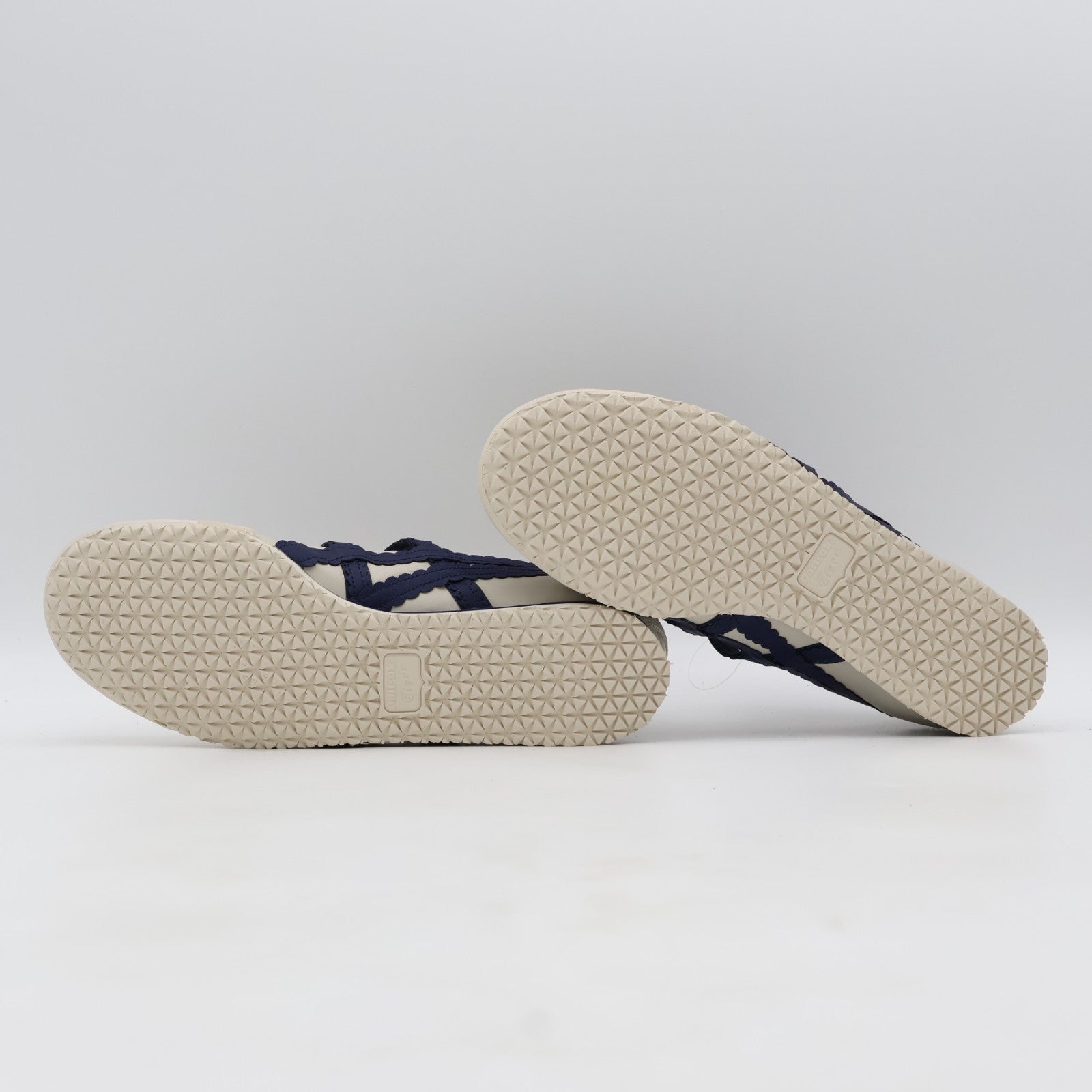 1182A678-200 Onitsuka Tiger Mexico 66 TGRS Birch Peacoat (Women's)