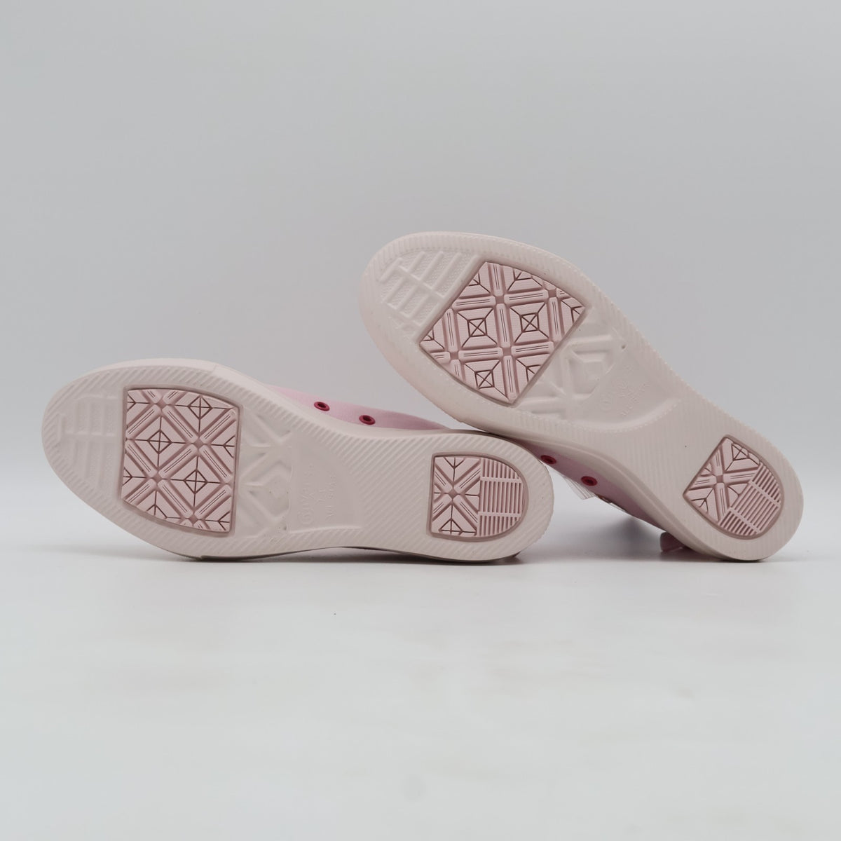 31317600 Oshi no Ko Converse All Star Light PLTS Sherbee OX Ruby (Women's)
