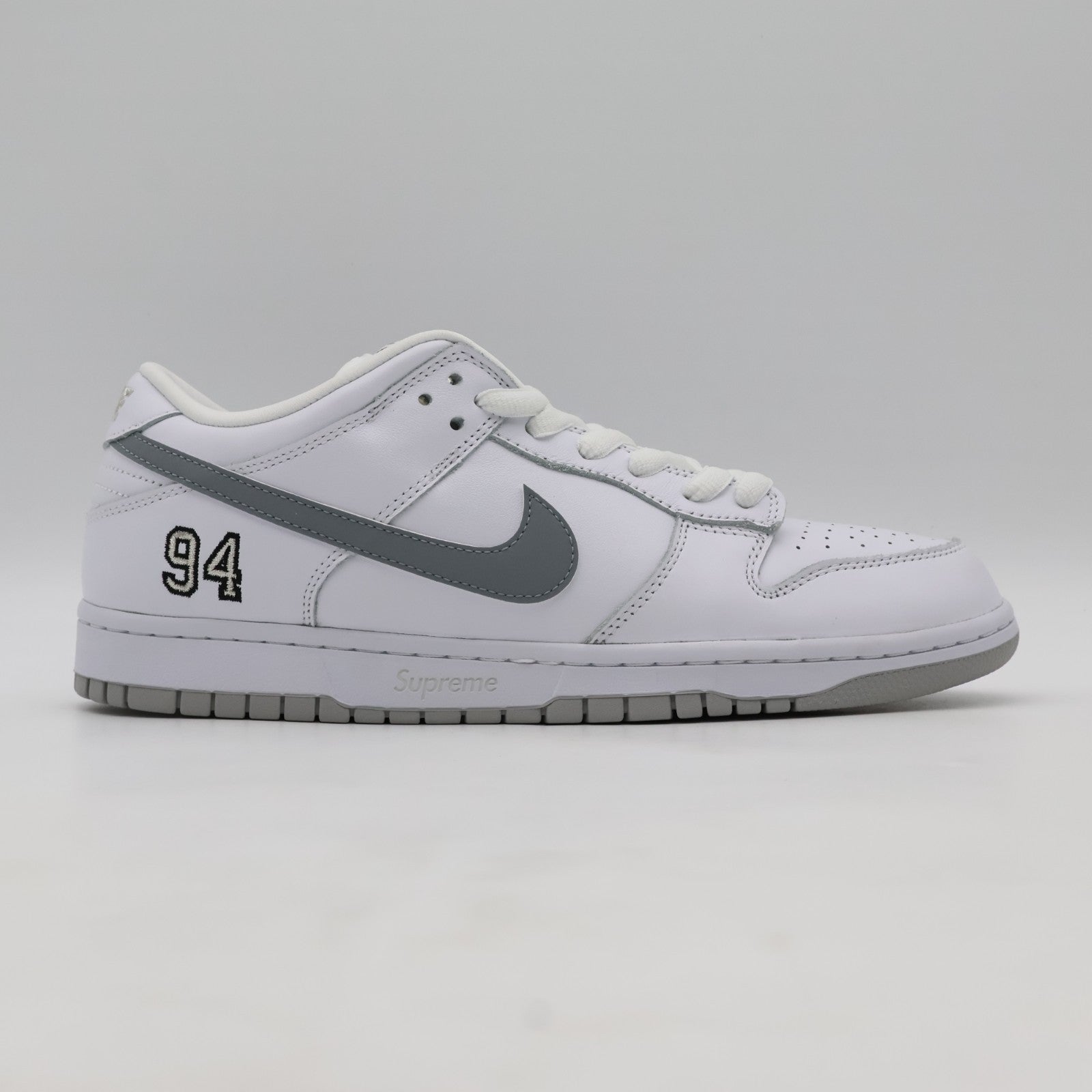 HQ8487-100 Supreme Nike SB Dunk Low White Metallic Silver (25FW Week2) (Men's)