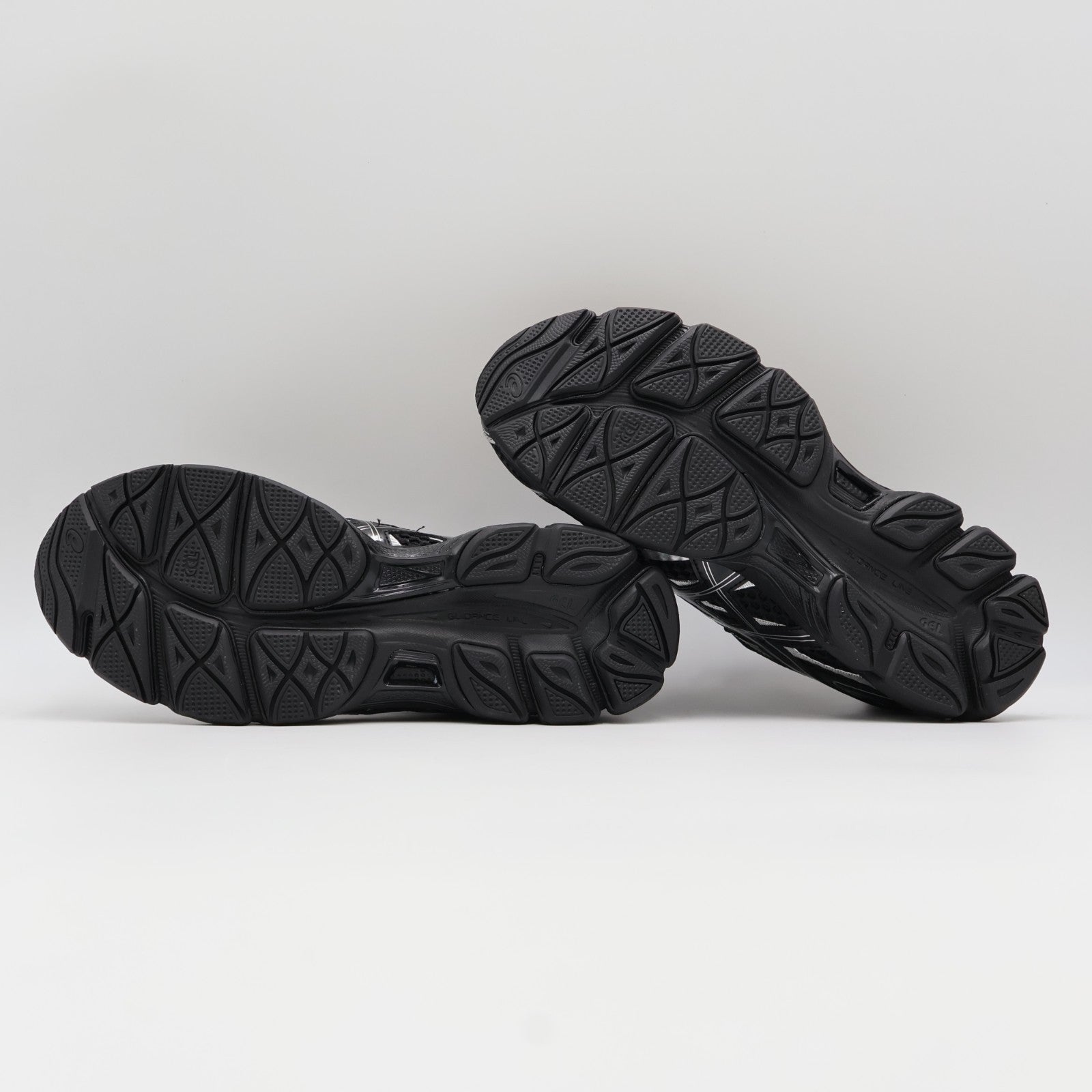 1203A733-002 Asics Gel-Cumulus 16 Black (Men's)